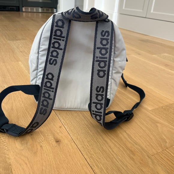 Light blue and navy champion backpack with little stain on the bottom - Picture 4 of 8